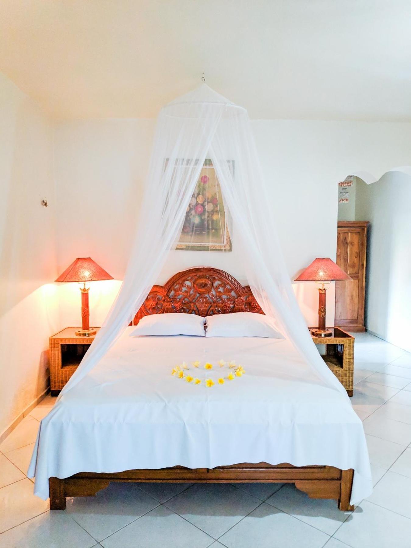 Deutsches-Eck Rikesti Hotel โลวินา ภายนอก รูปภาพ