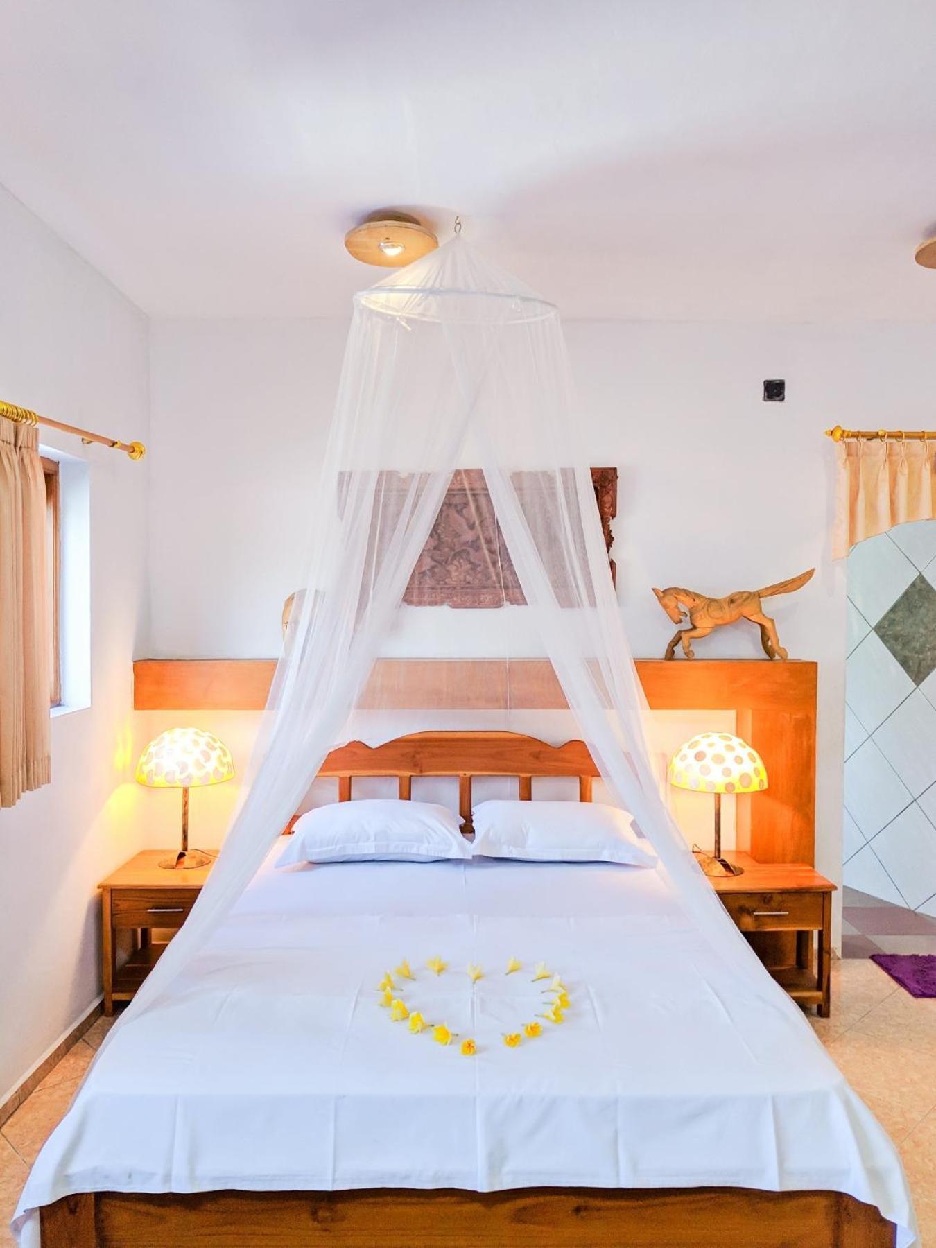 Deutsches-Eck Rikesti Hotel โลวินา ภายนอก รูปภาพ